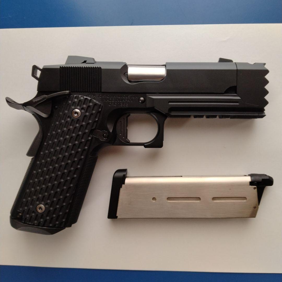 赤*色様 ストライクウォーリア　 ガスガン