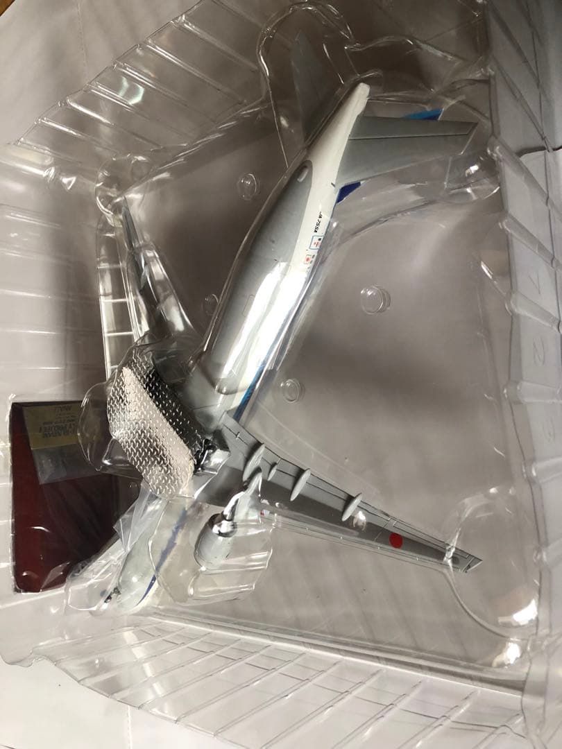 全日空商事1/200 ANA B777-300 国内線用機体 ガンダム特別塗装機