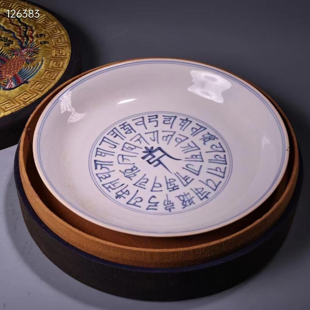 中国古美術・純手書きの銘皿・青花陶磁器皿・文房置物・古い刺繍