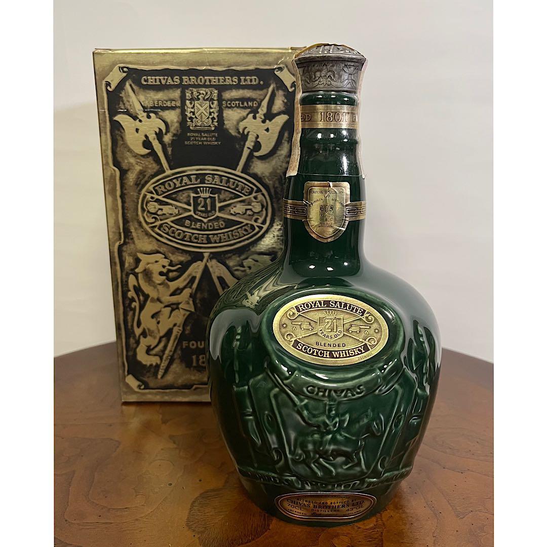 未開栓】ロイヤルサルート21年 シーバス 陶器ボトル 巾着•箱付 古酒