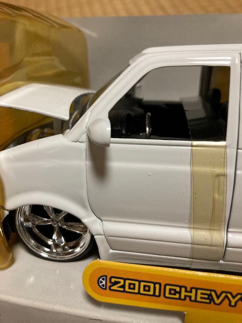 DUB CITY 2001 CHEVY ASTRO VAN 1/24