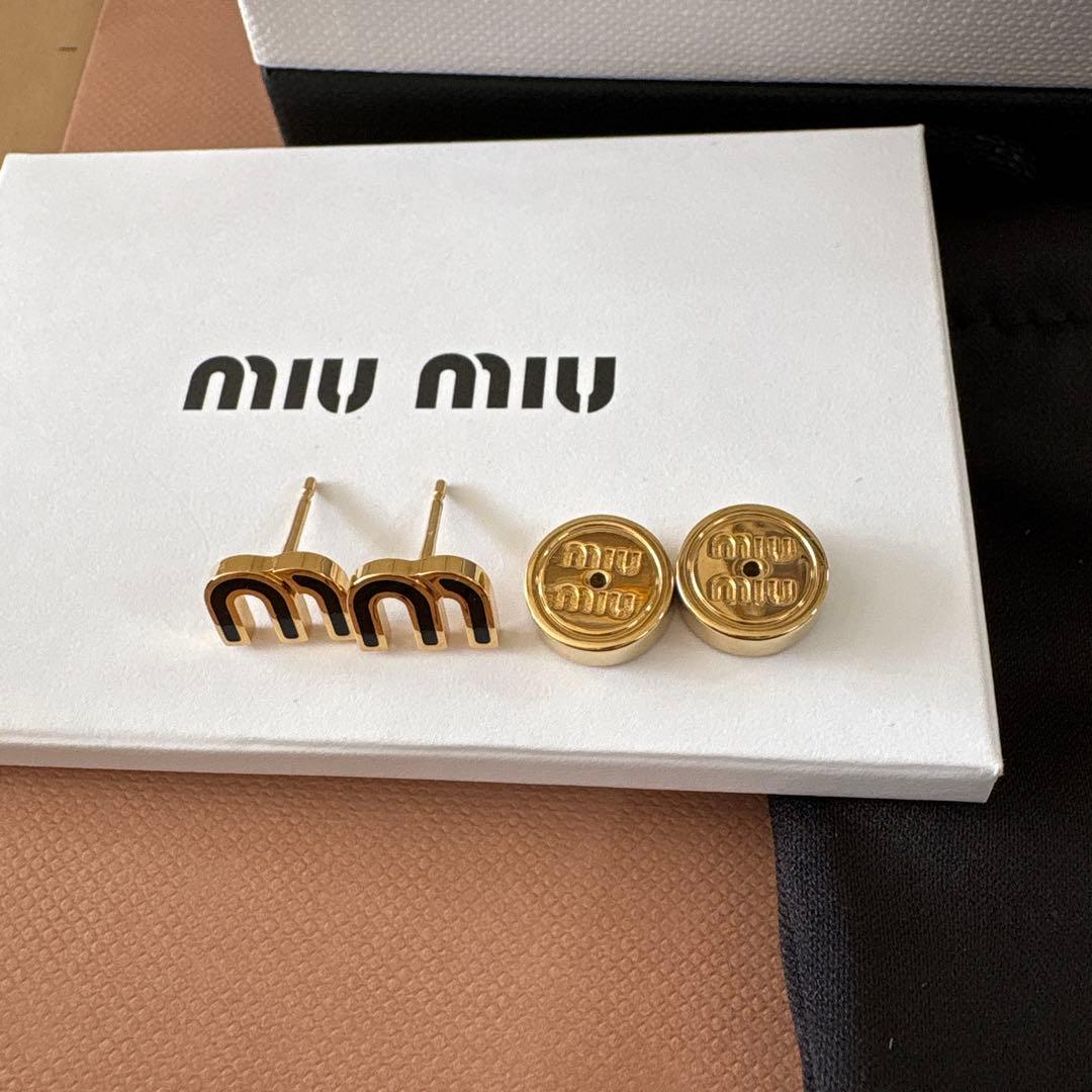 miu miu ゴールドスタッズピアス