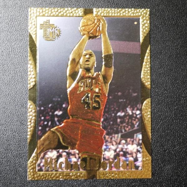 マイケル・ジョーダン  TOPPS 45番 ゴールドカード エンボス マイケル・ジョーダン TOPPS 45番 ゴールドカード エンボス マイケル