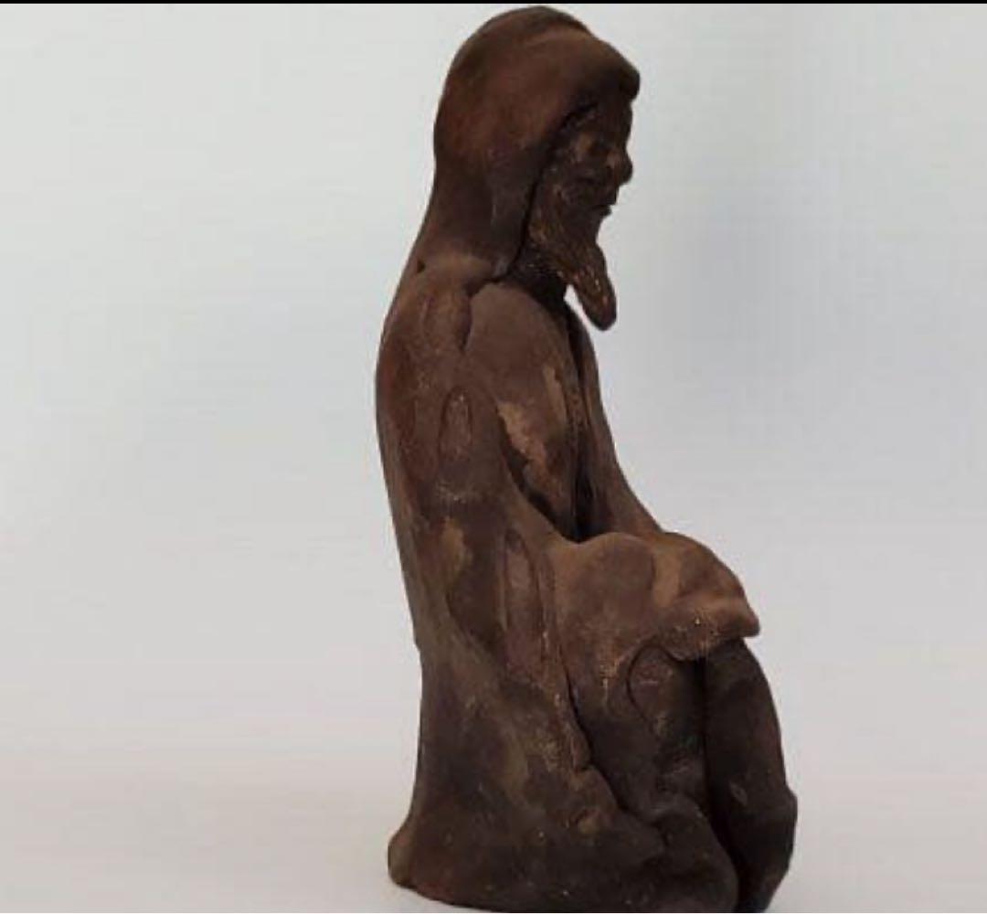 座っている老人の陶器の像 7.5×10.5×4.5センチ No.92