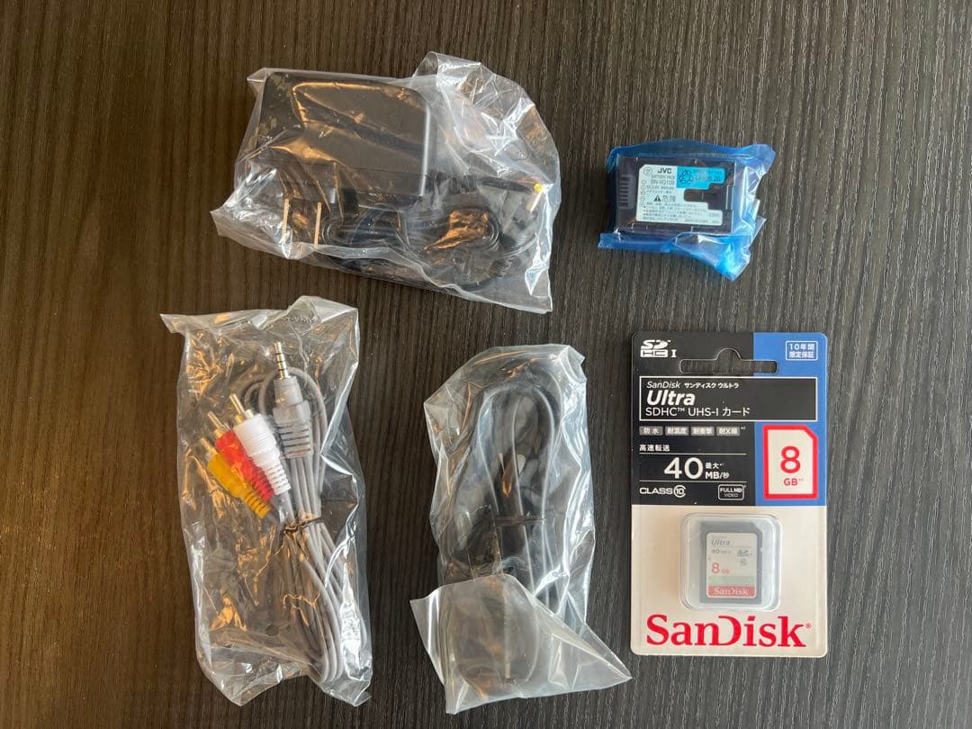 【新品・未使用】Victor JVC Everio GZ-E750-R 三脚付き