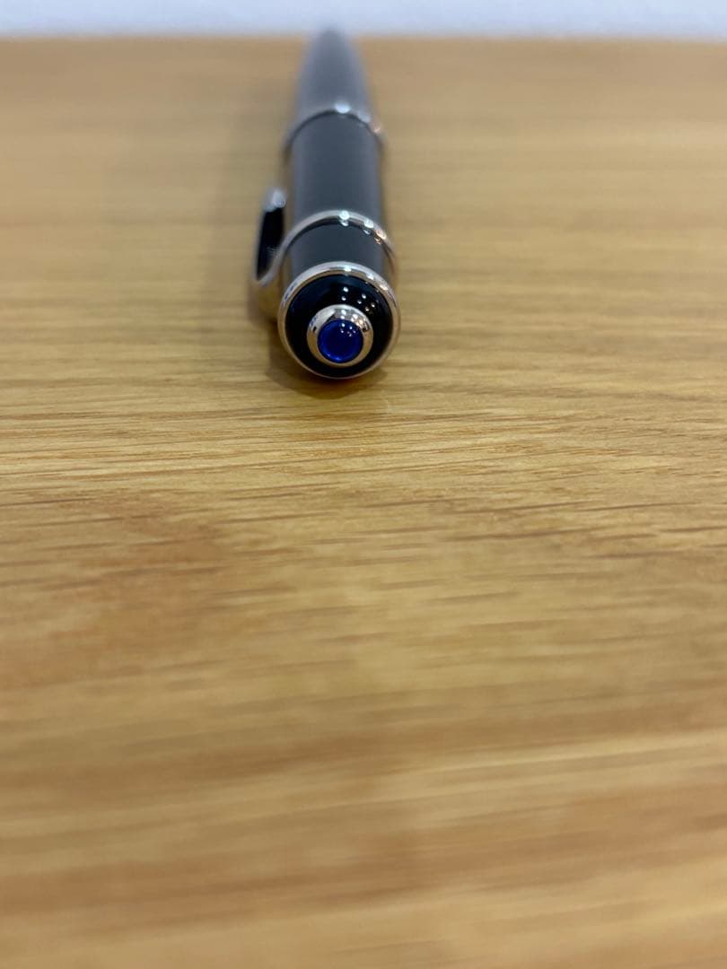 イニシャル刻印あり カルティエ ブルーサファイアボールペン - メルカリ