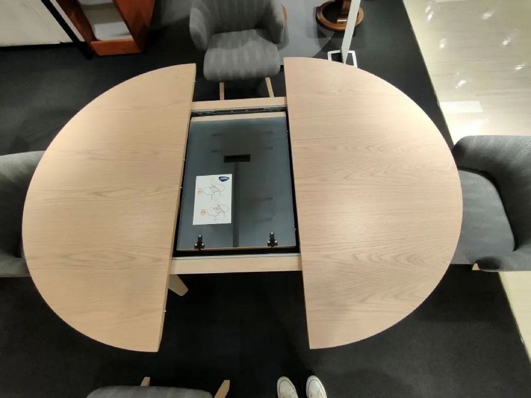 B*y様 ラウンド　ダイニングテーブル　伸長式　ナチュラル