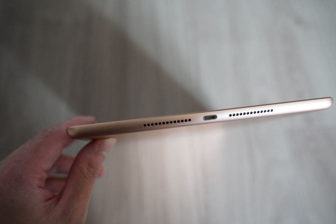 iPad第7世代A2197/32GB MW762J/A電池95％WIFIモデル - メルカリ