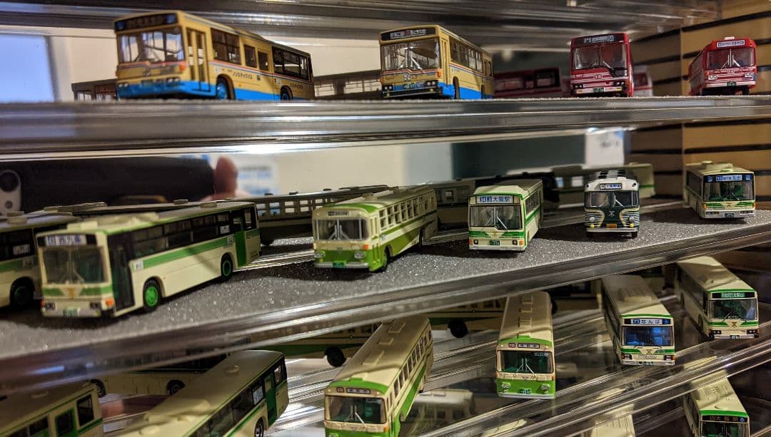 ミニチュアバス多数26台 ケース展示品【美品】 ミニチュアバス多数26台