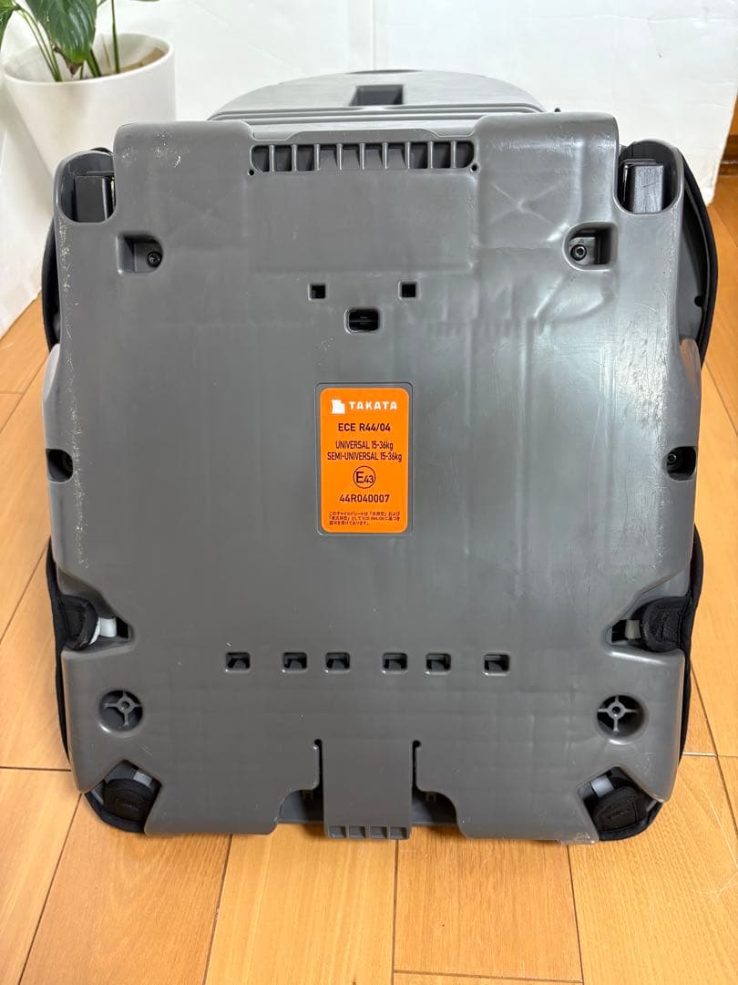 【送料無料】TAKATA　ジュニアシートISOFIX チャイルドシート　取説付き