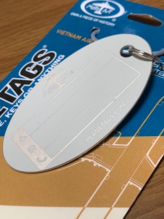 ベトナム航空 A321 タグ キーホルダー 金/白ツートン Planetags - メルカリ