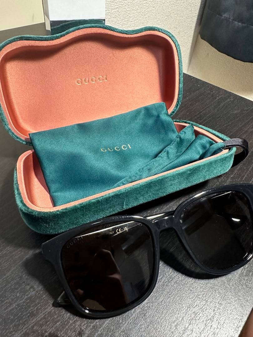 直径は約、1,110ミリの舵輪材質はチーク材中央部は真鍮インテリアに