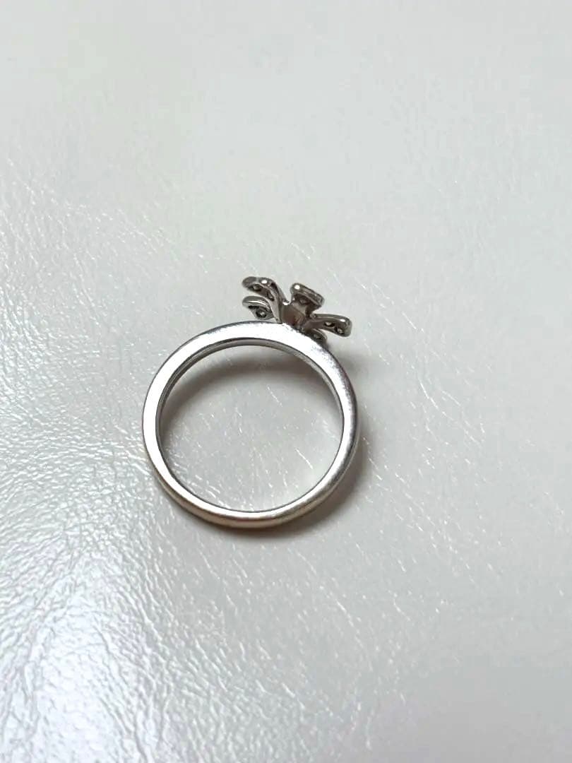 ダイヤモンド　フラワー　リング　ホワイトゴールド