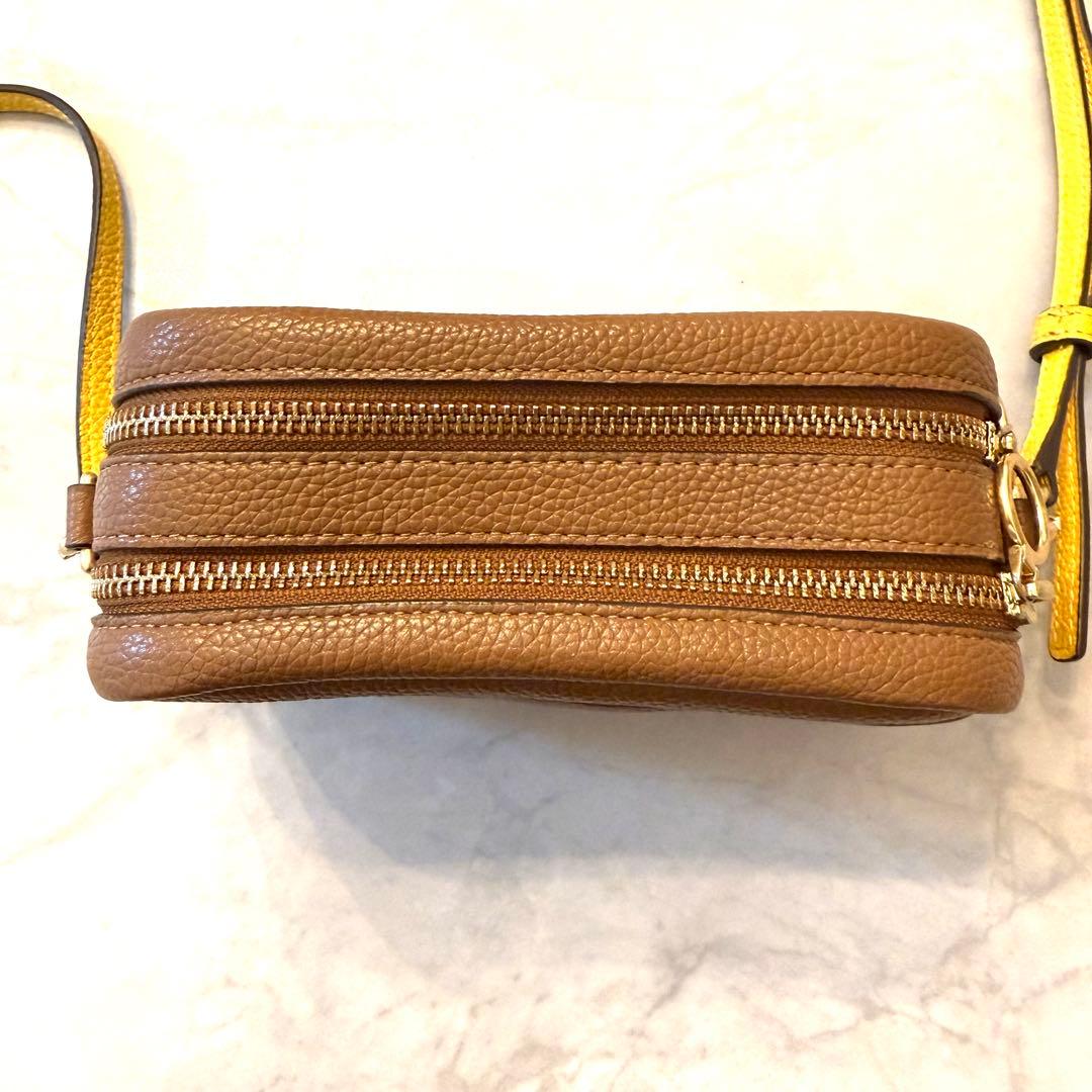 【美品】Tory Burch　トリーバーチ　ショルダーバッグ　カメラバッグ