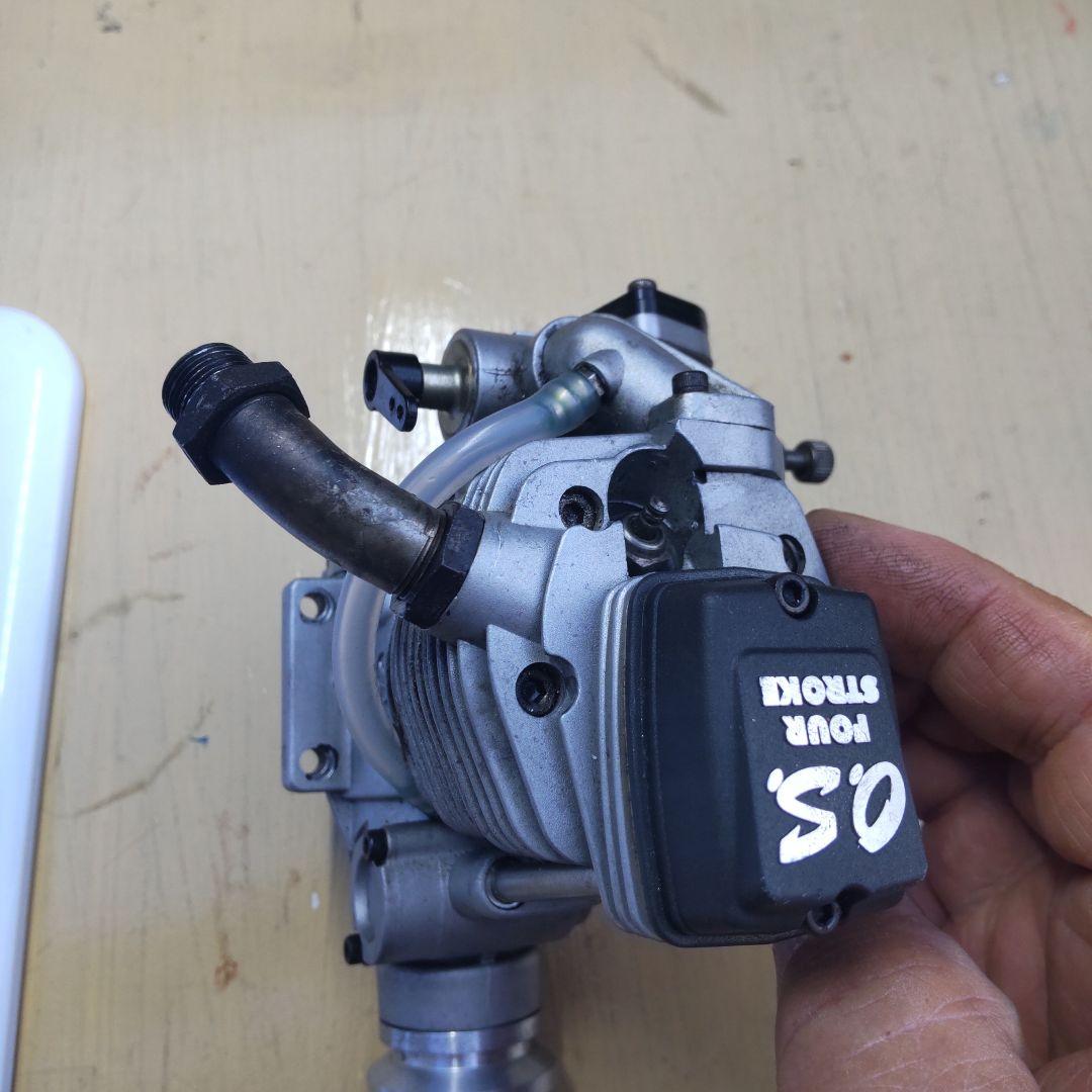 OS FSシリーズ 4ストロークエンジン91サーパス、燃料ポンプ付き