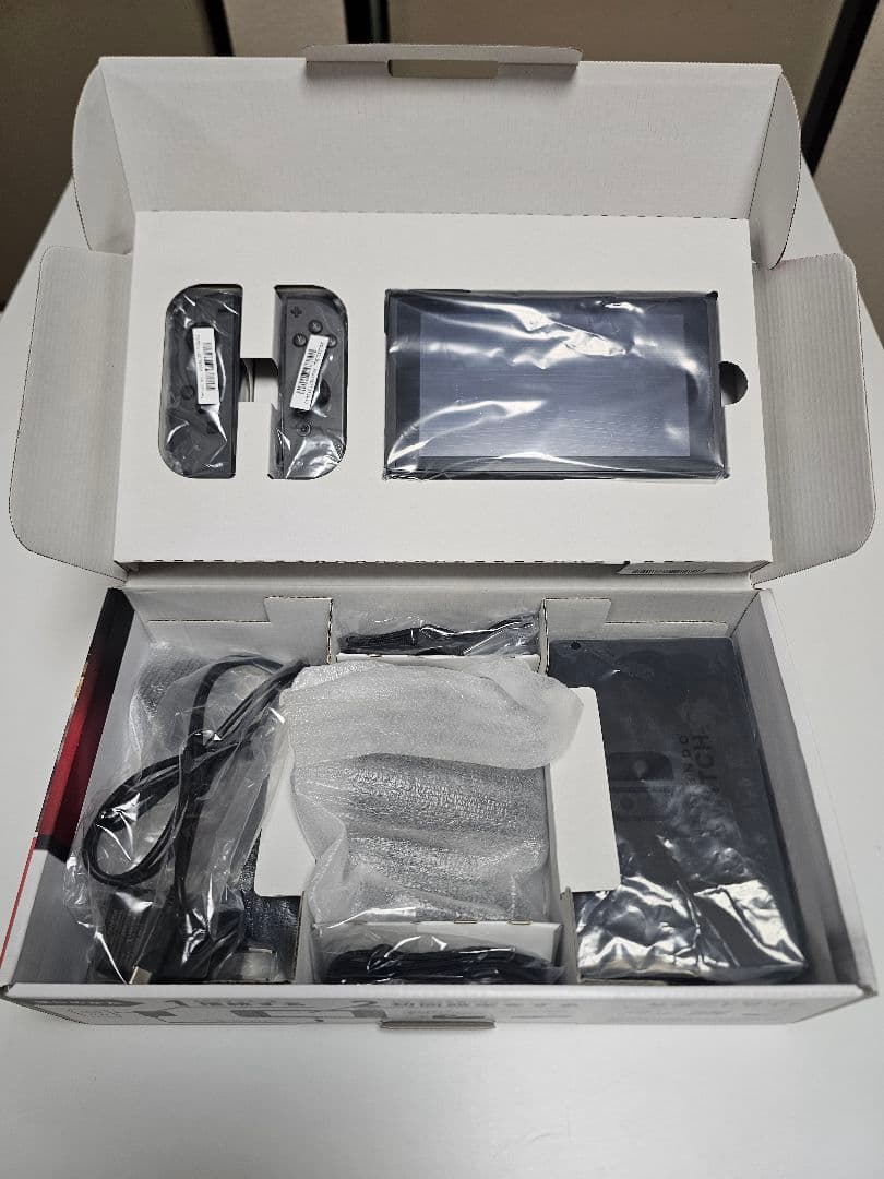 【即日発送】Nintendo Switch 本体 実働　ケース付