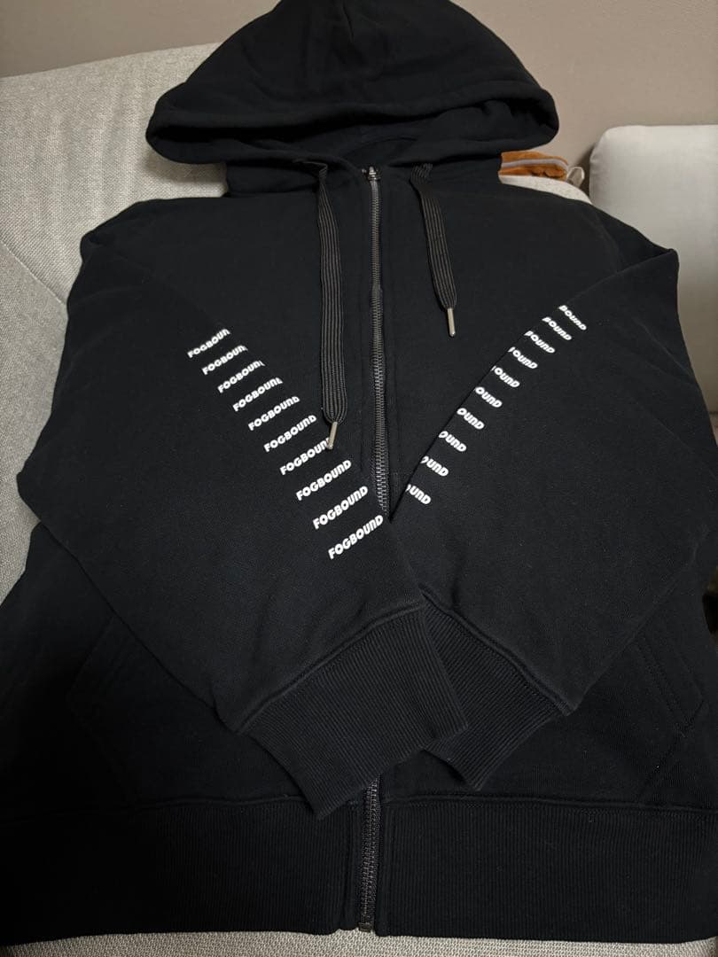 【値下げ本日のみ】FOGBOUND 2017 TOUR フード付きジップアップ