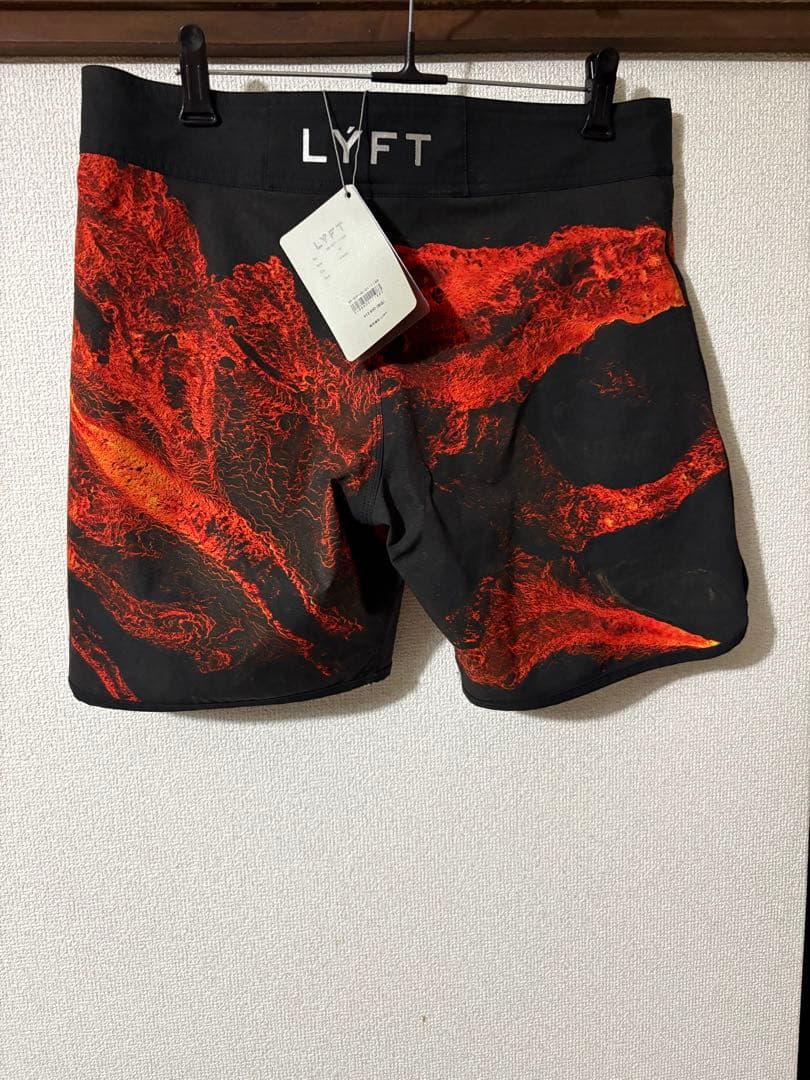 完売品】LYFT グラフィックステージショーツ Mサイズ ブラック/オレンジ