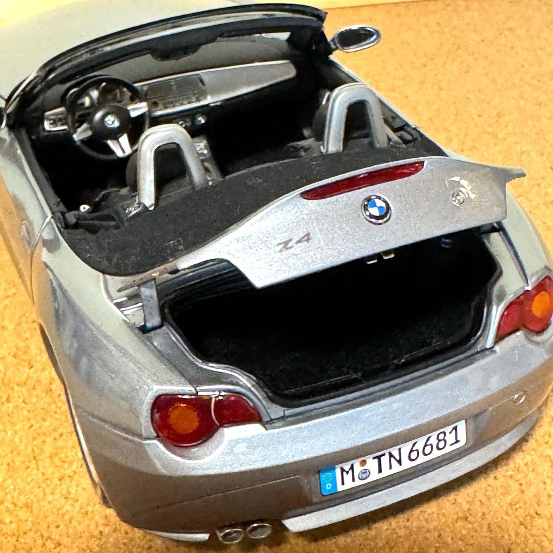 BMWオリジナル　BMW Z4 E85 1/18
