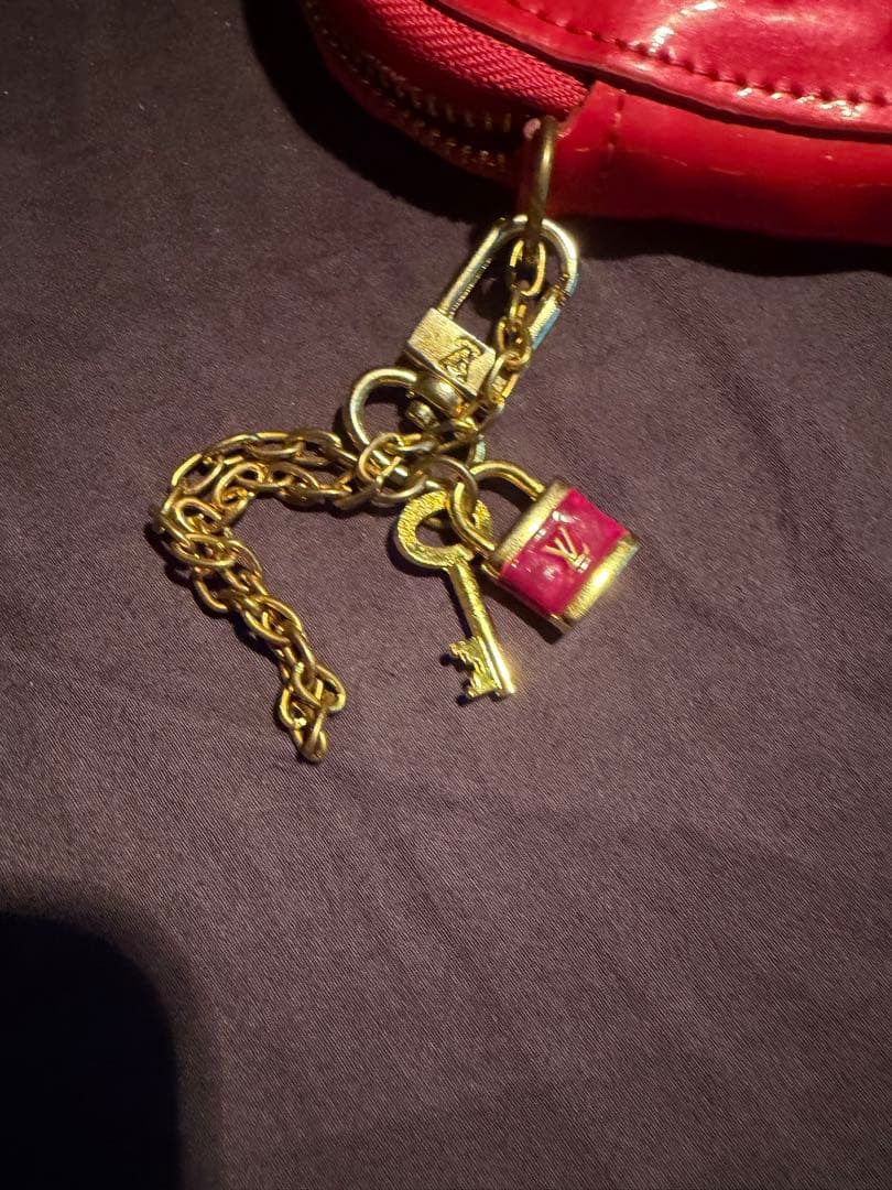 ルイヴィトン ケース ポルトモネクール ハート モノグラムヴェルニ 赤