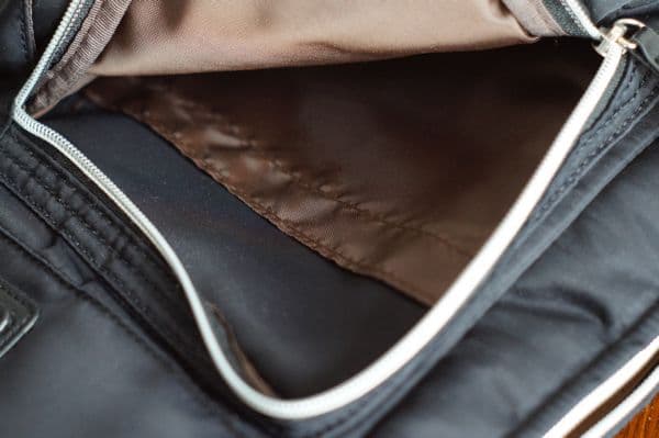 ビジネスバッグ　黒 　Ｂ４　２ＷＡＹ　軽量　ＰＣ ポケット多数　多機能　ベルト付