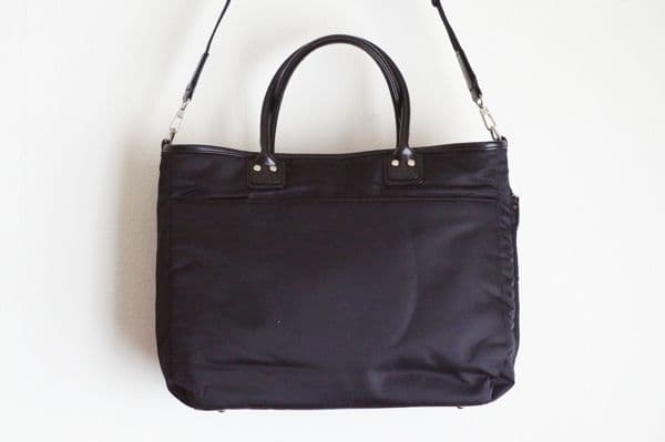 ビジネスバッグ　黒 　Ｂ４　２ＷＡＹ　軽量　ＰＣ ポケット多数　多機能　ベルト付