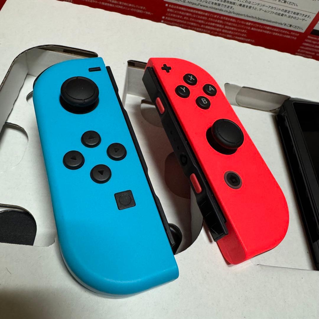 美*様 i*u様 【美品】Nintendo Switch 本体 青/赤 Joy-