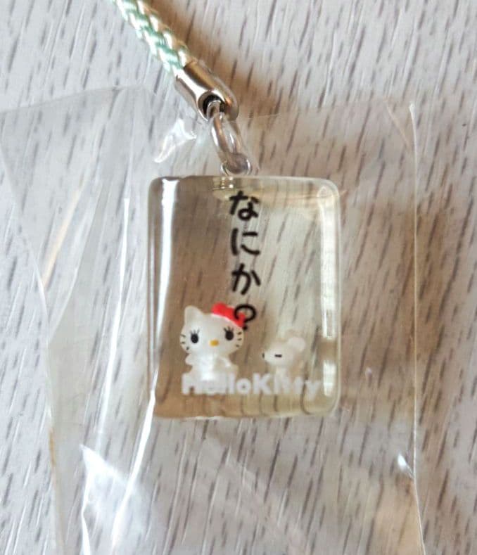 ゆ*リ様 Hello Kitty センチメントKT クリアキューブ根付け なにか