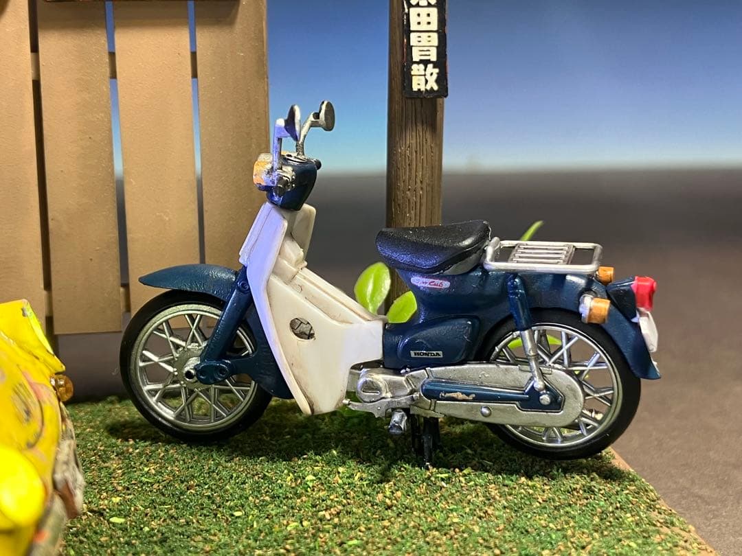 1/32 自作ジオラマ完成品 スバル360&カブ 昭和レトロな風景 LED照明