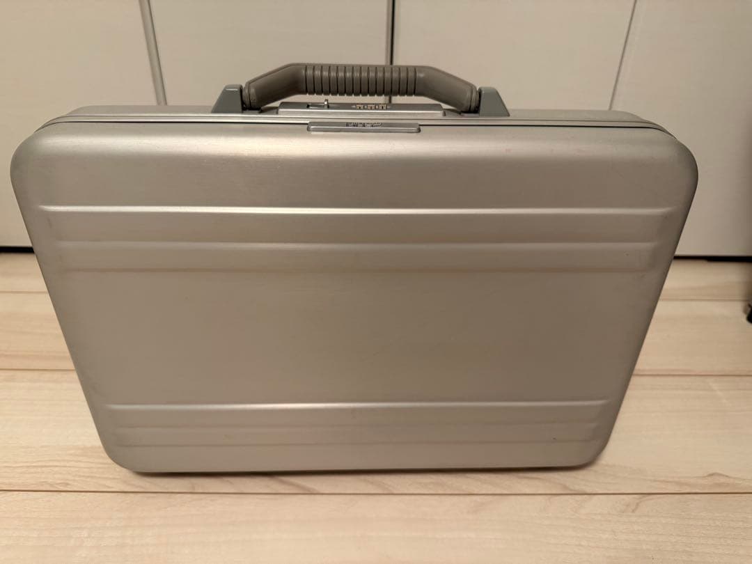 ZERO HALLIBURTON ゼロハリバートン アタッシュケース シルバー