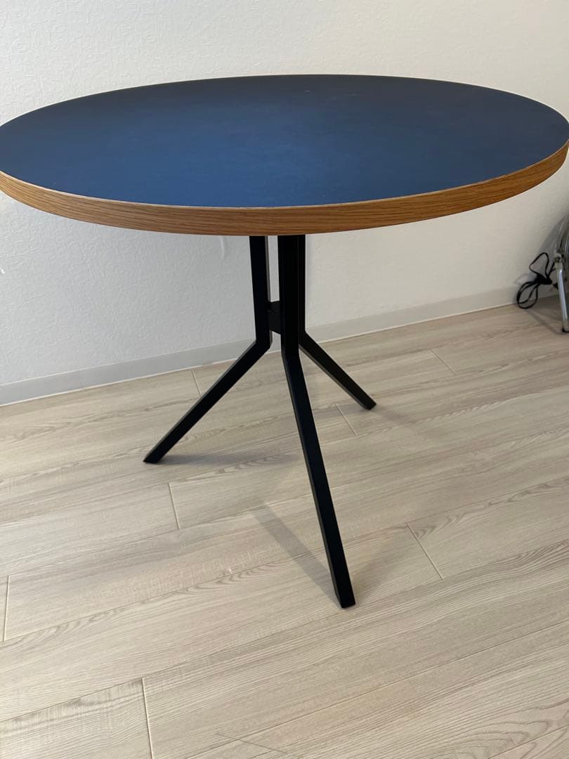 カナデモノ　リノリウム　カフェテーブル黒75㎝