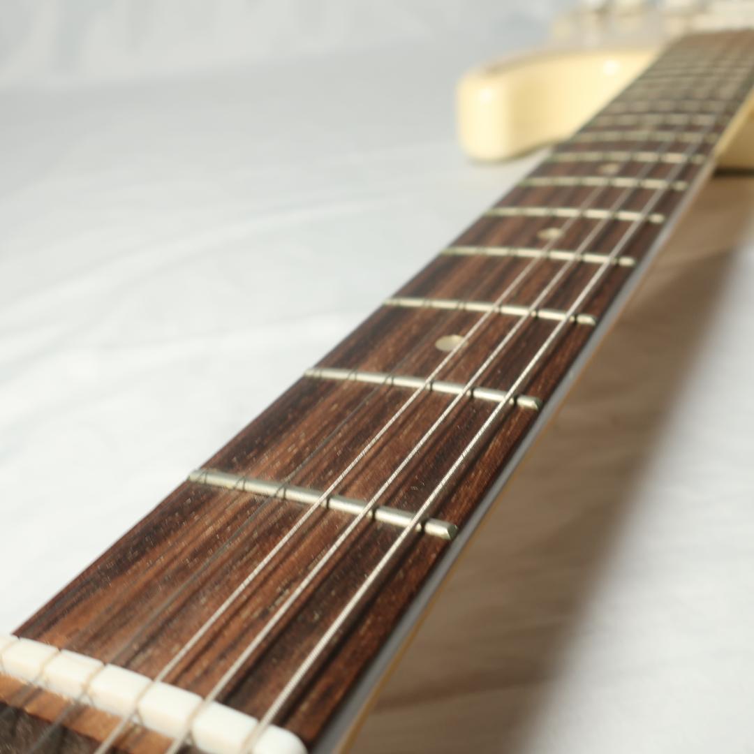 Mavis ストラトタイプ エレキギター ケース付 軽量ボディ