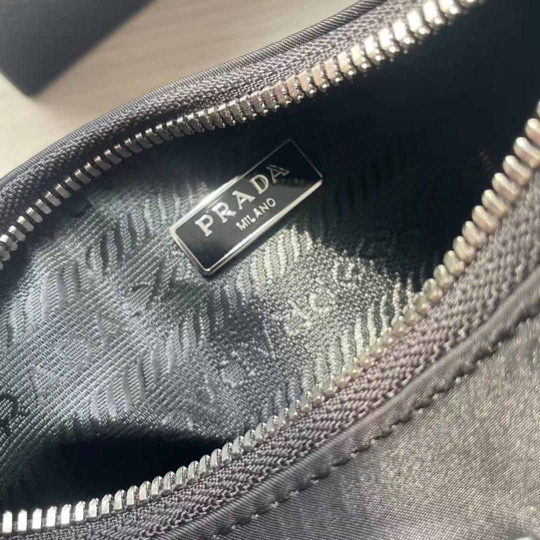 プラダ Re-Edition 2005 Re-Nylon