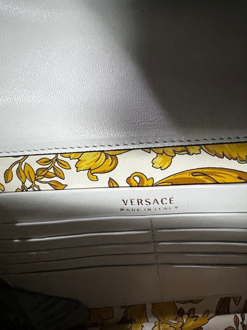 VERSACE キルティングバッグ　ホワイトカラー