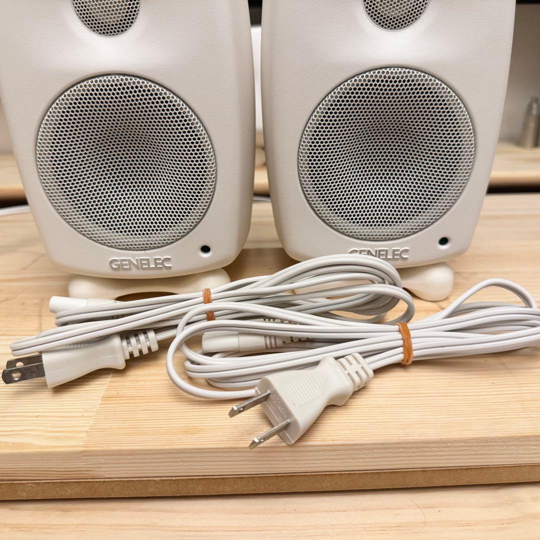 【週末特価】GENELEC 8010A ホワイト（ペア）【美品】
