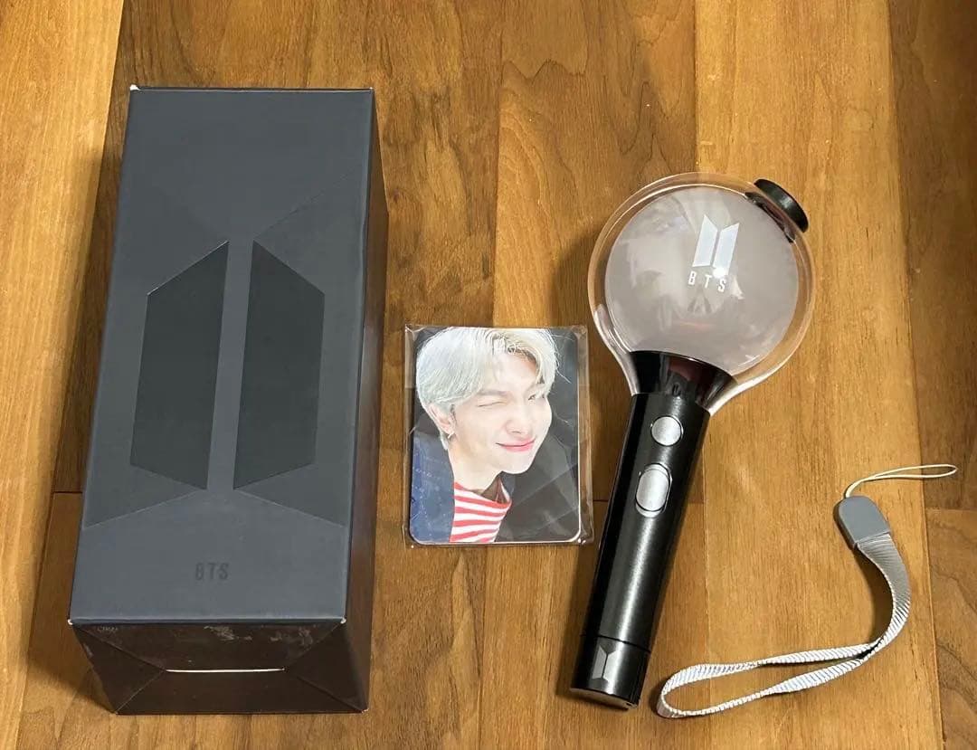 BTS ペンライト フォトカード付き - メルカリ