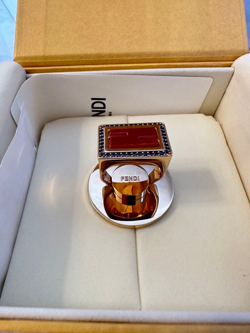 新品未使用！FENDI フェンディ スマホリングの通販はau PAY マーケット