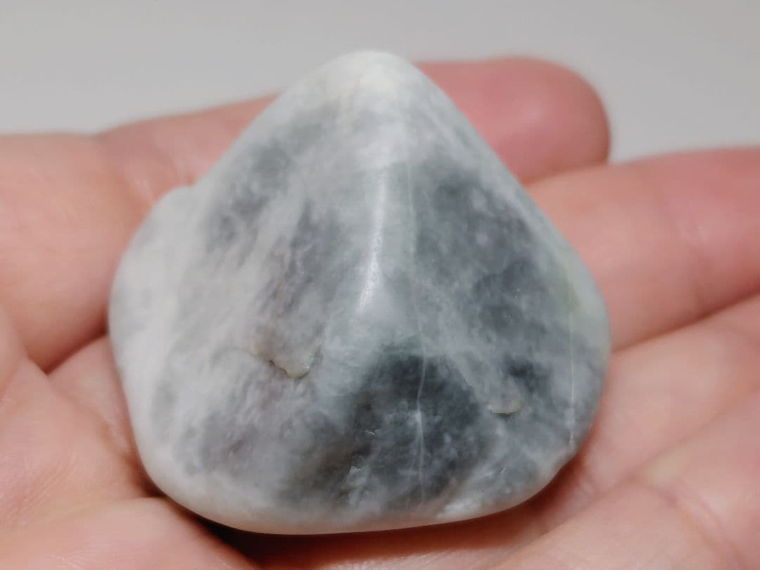 糸魚川173 翡翠 54g ヒスイ 原石 鑑賞石 自然石 誕生石 鉱物 鉱石