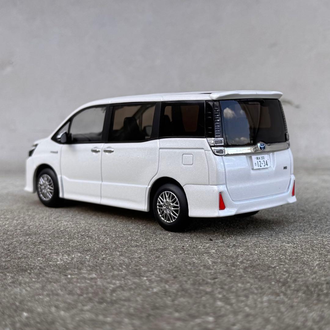 リンコデ様　1/30 トヨタ ヴォクシー カラーサンプル ミニカー