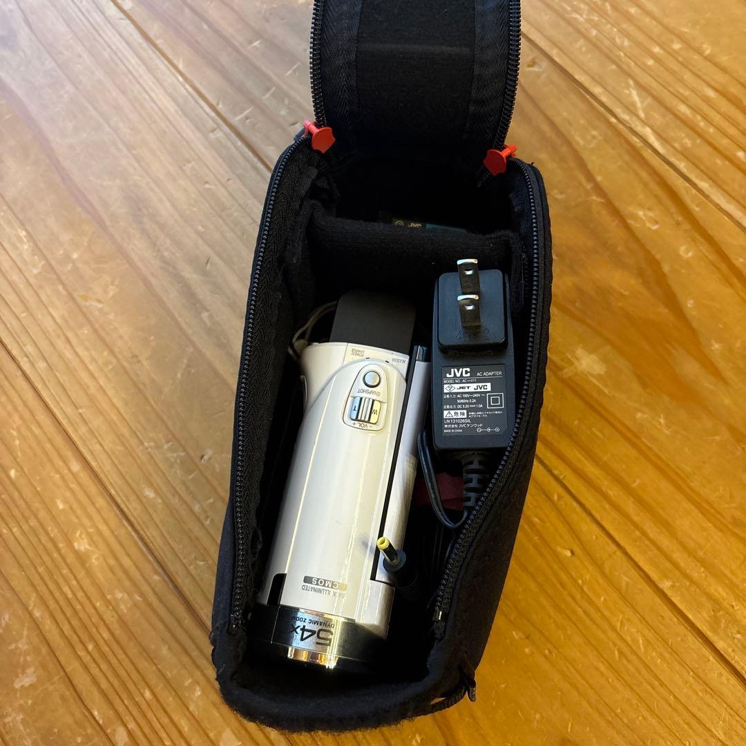 ビデオカメラJVC Everio GZ-E265-w 予備バッテリー付き