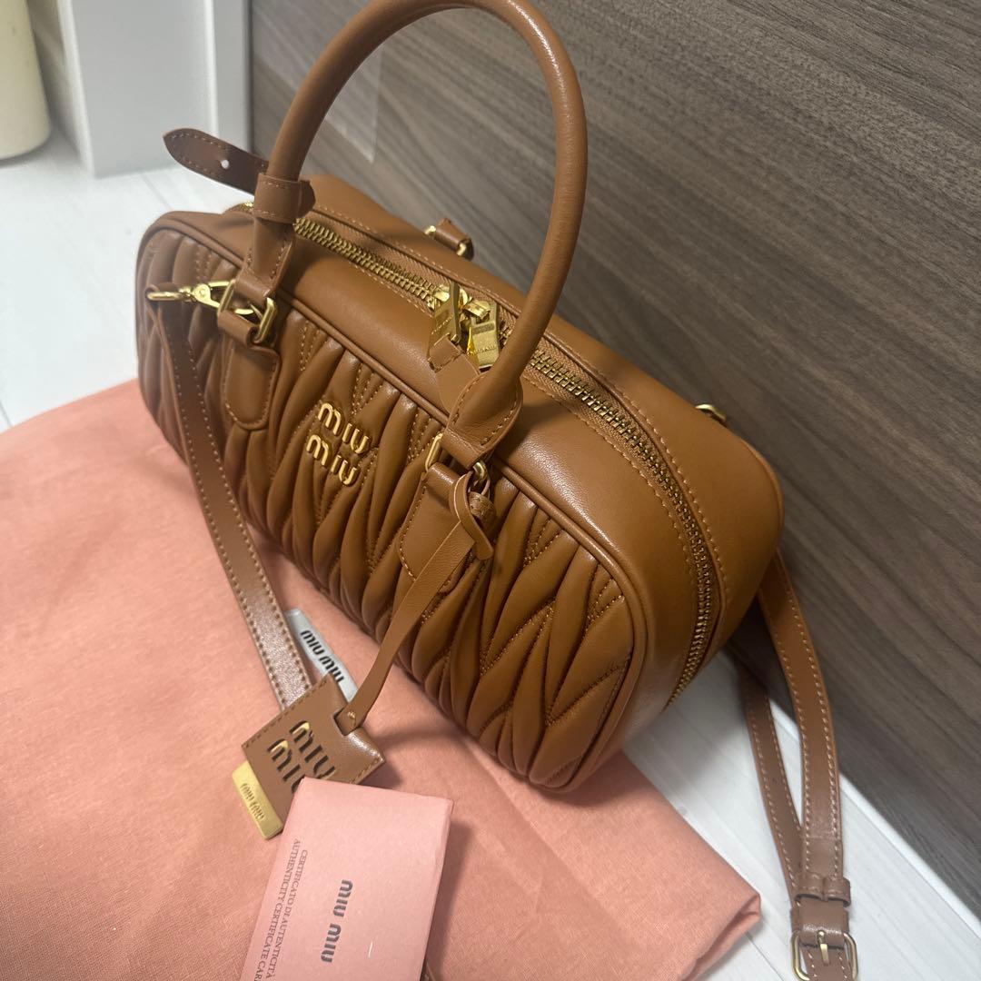 miu miu ブラウン キルティングショルダーバッグ