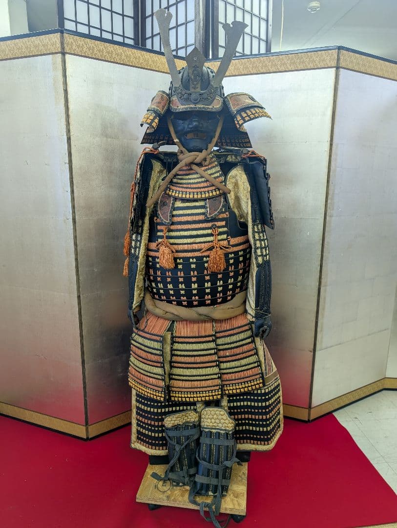 等身大 甲冑 鎧兜 鎧一式 甲冑 鎧櫃 鎧立付 面頰 赤糸大縅鎧 全高171cm