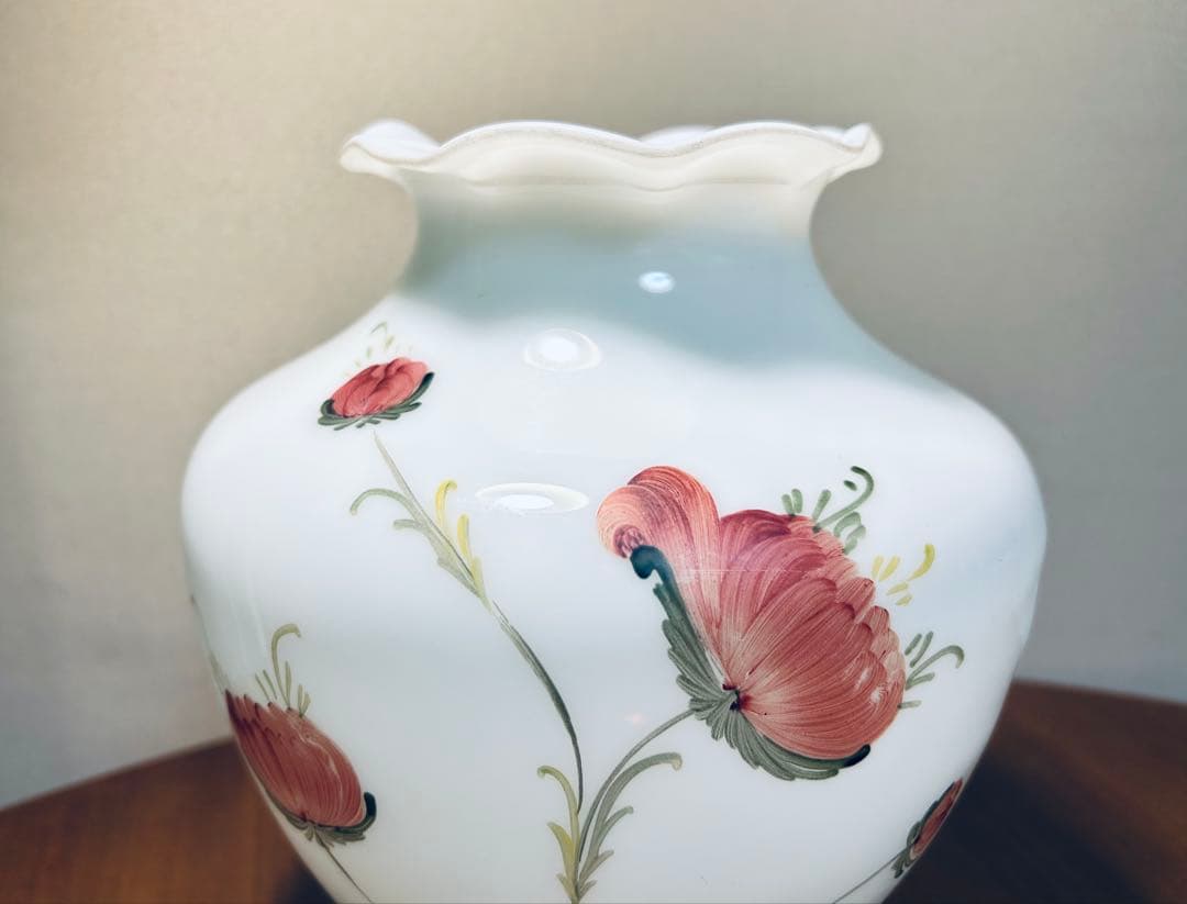 乳白ガラス 手描き花文 花瓶