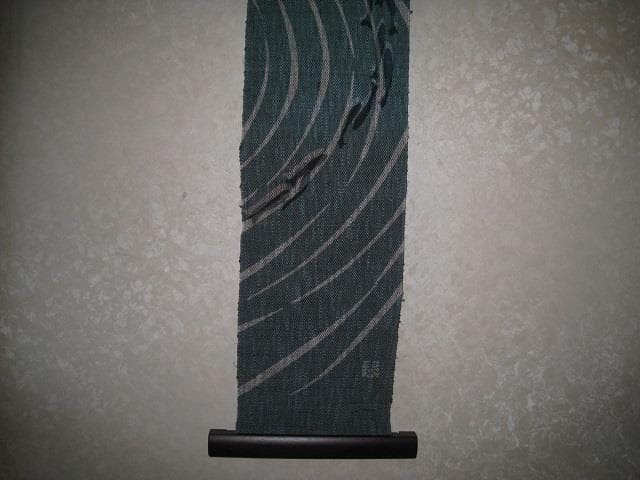 型染めのタベストリー「渓流」 掛け軸 黒魚