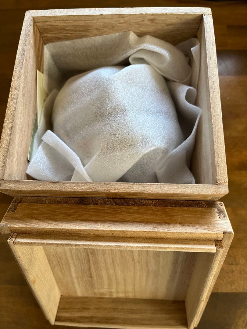 極錦金彩古伊万里 花柄陶器香炉 金色の蓋付き 未使用