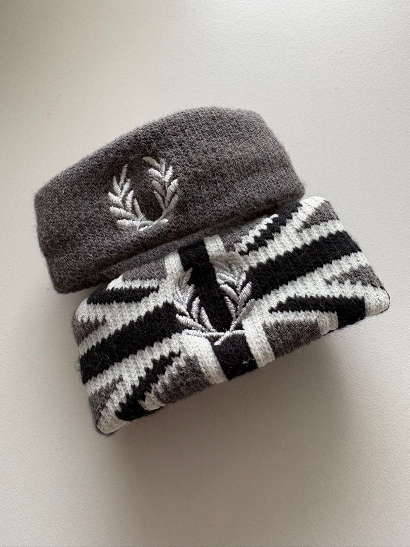 即発送】fredperry フレッドペリーローレルピンバッジ&リストバンド