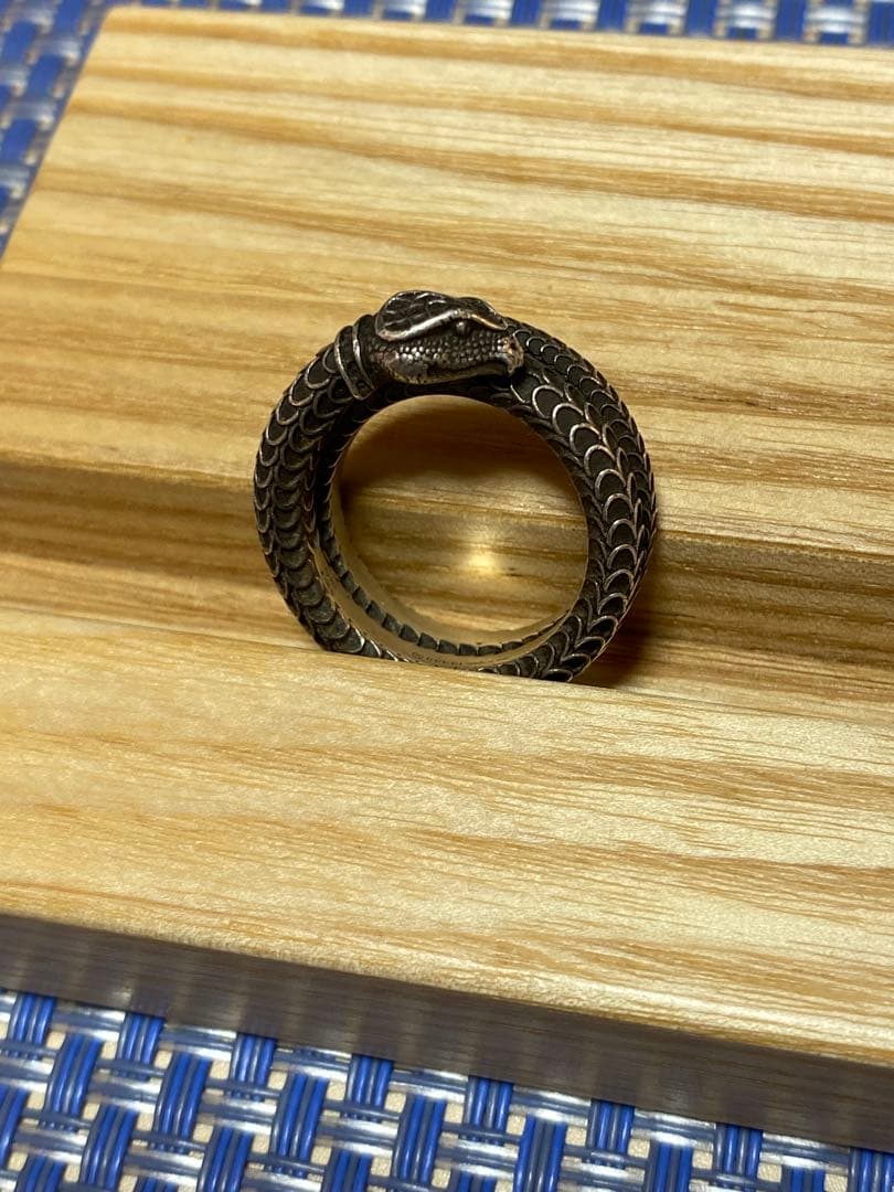 ハ*ク様 GUCCI 蛇モチーフ シルバーリング