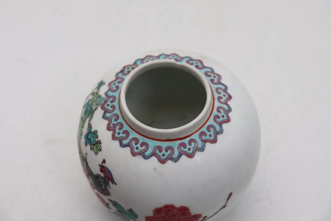 中国　粉彩　孔雀牡丹圖小壺　送料込み250930