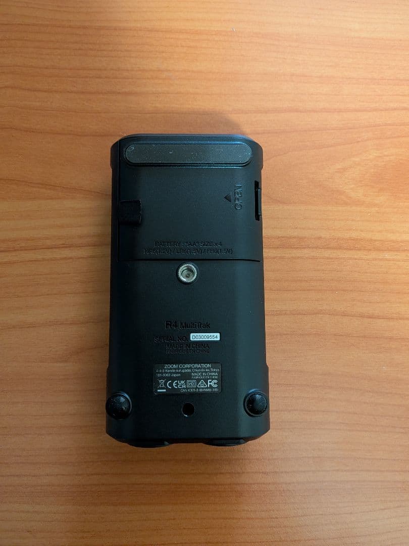 ZOOM R4 MultiTrak　マルチトラックレコーダー