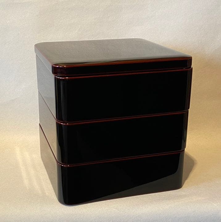 輪光堂（輪島塗）の天然木熨斗蒔絵台付き三段重 | 東京世田谷の買取